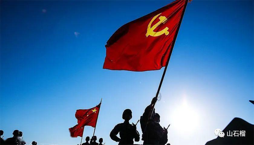 白色T恤搭配高腰紧身牛仔裤，时尚名媛有仙女气质，你喜欢这样的穿搭吗？